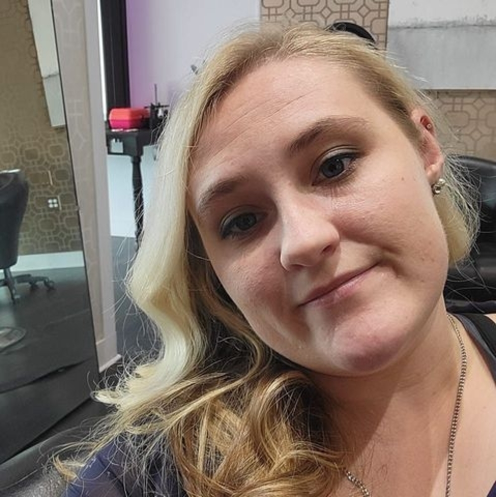 Meet your Posher, Caitlin